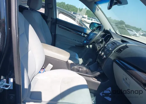 2011 Kia Sorento Lx z USA, uszkodzony, nr VIN 5XYKT4A1XBG078989